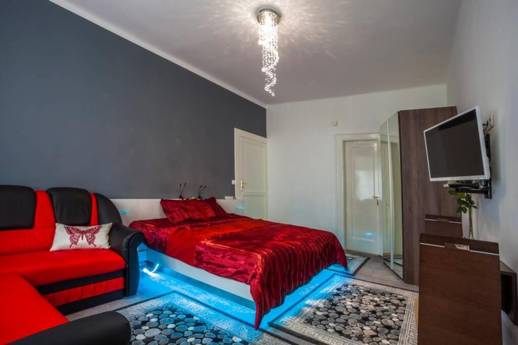Luxury Air-Conditioned Family Apartment Spitalska Old Town ブラチスラヴァ エクステリア 写真