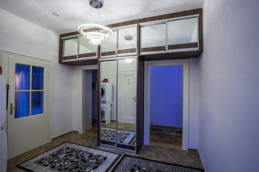 Luxury Air-Conditioned Family Apartment Spitalska Old Town ブラチスラヴァ エクステリア 写真