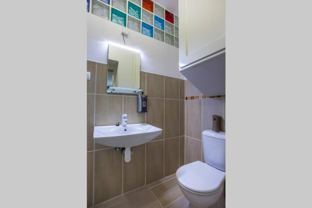 Luxury Air-Conditioned Family Apartment Spitalska Old Town ブラチスラヴァ エクステリア 写真