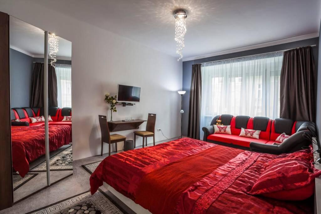Luxury Air-Conditioned Family Apartment Spitalska Old Town ブラチスラヴァ エクステリア 写真