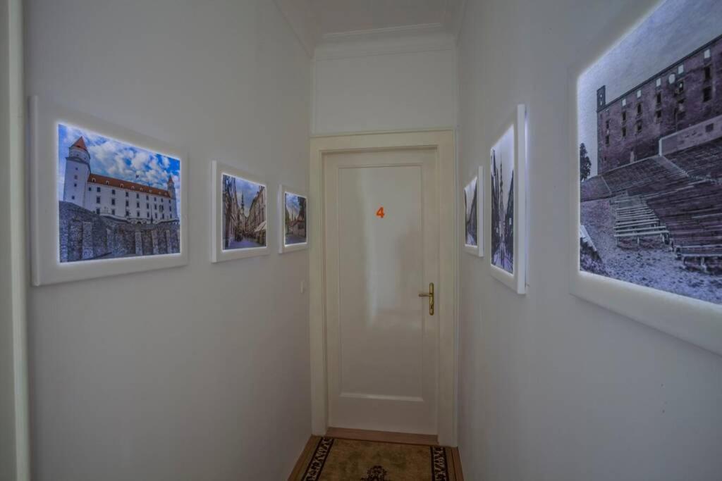 Luxury Air-Conditioned Family Apartment Spitalska Old Town ブラチスラヴァ エクステリア 写真