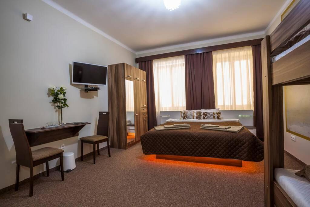 Luxury Air-Conditioned Family Apartment Spitalska Old Town ブラチスラヴァ エクステリア 写真
