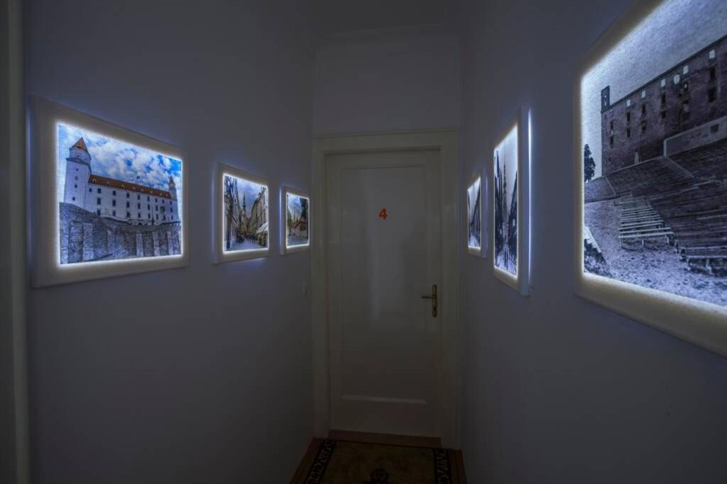 Luxury Air-Conditioned Family Apartment Spitalska Old Town ブラチスラヴァ エクステリア 写真