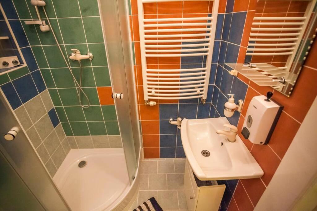 Luxury Air-Conditioned Family Apartment Spitalska Old Town ブラチスラヴァ エクステリア 写真